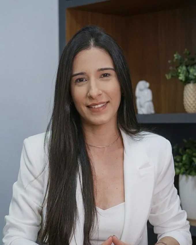 Maria Barros Oliveira — advogada do CHN Advogados